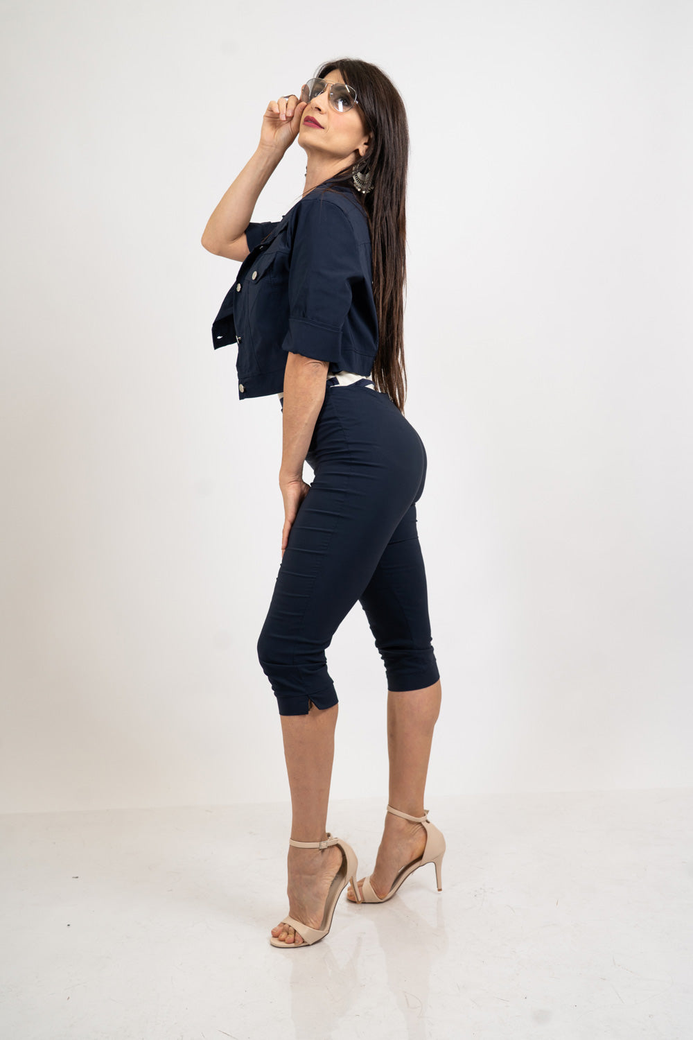 Pantalone Capri elasticizzato con spacchetto.