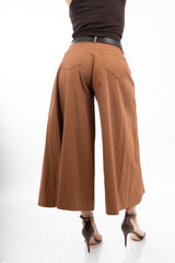 Pantagonna cuoio midi ampia in cotone elasticizzato con cintura inclusa.