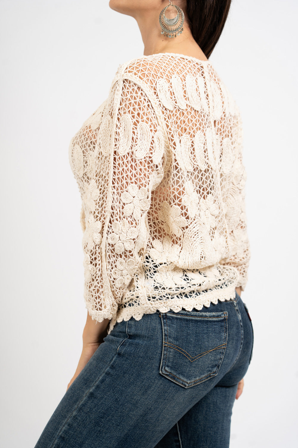 Giacchetto crochet a rete floreale.