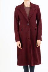 modella indossando Cappotto Wine Touch monopetto in panno colore