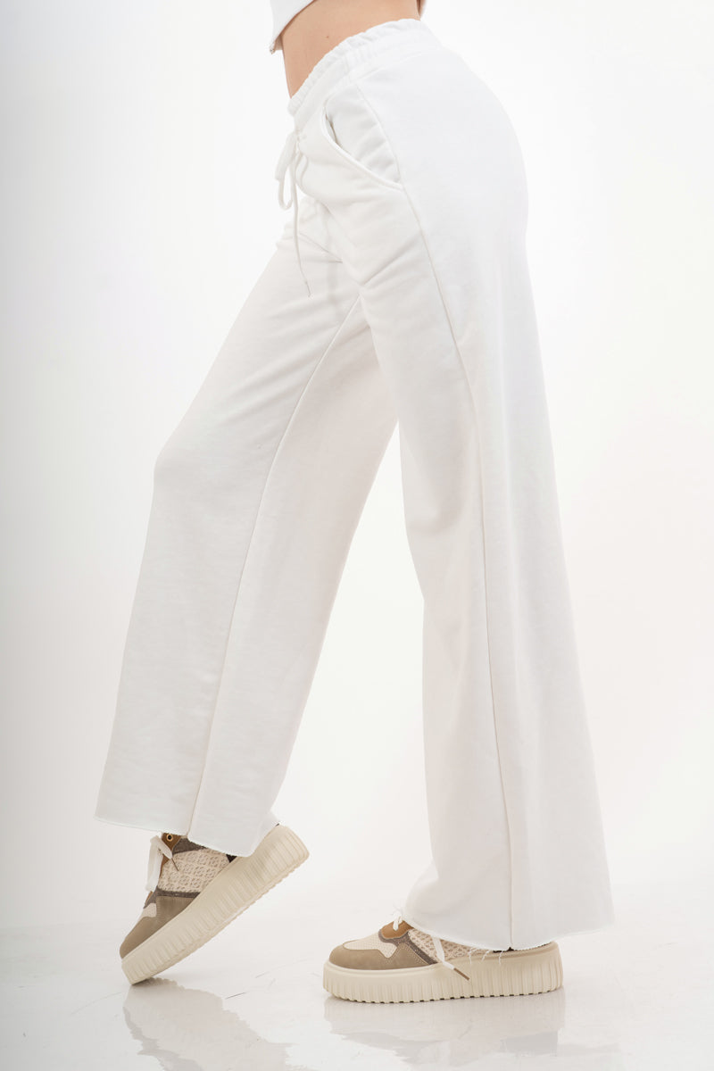 modella indossando Pantalone palazzo in felpa elasticizzata con coulisse colore