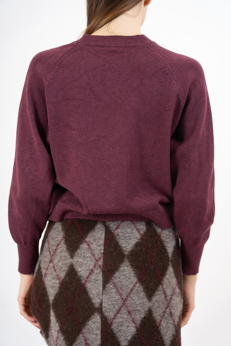 modella indossando Maglia basic a manica raglan in filato misto viscosa colore