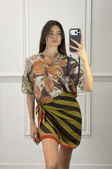 modella indossando Completo Savana colore Marrone-Verde Unica
