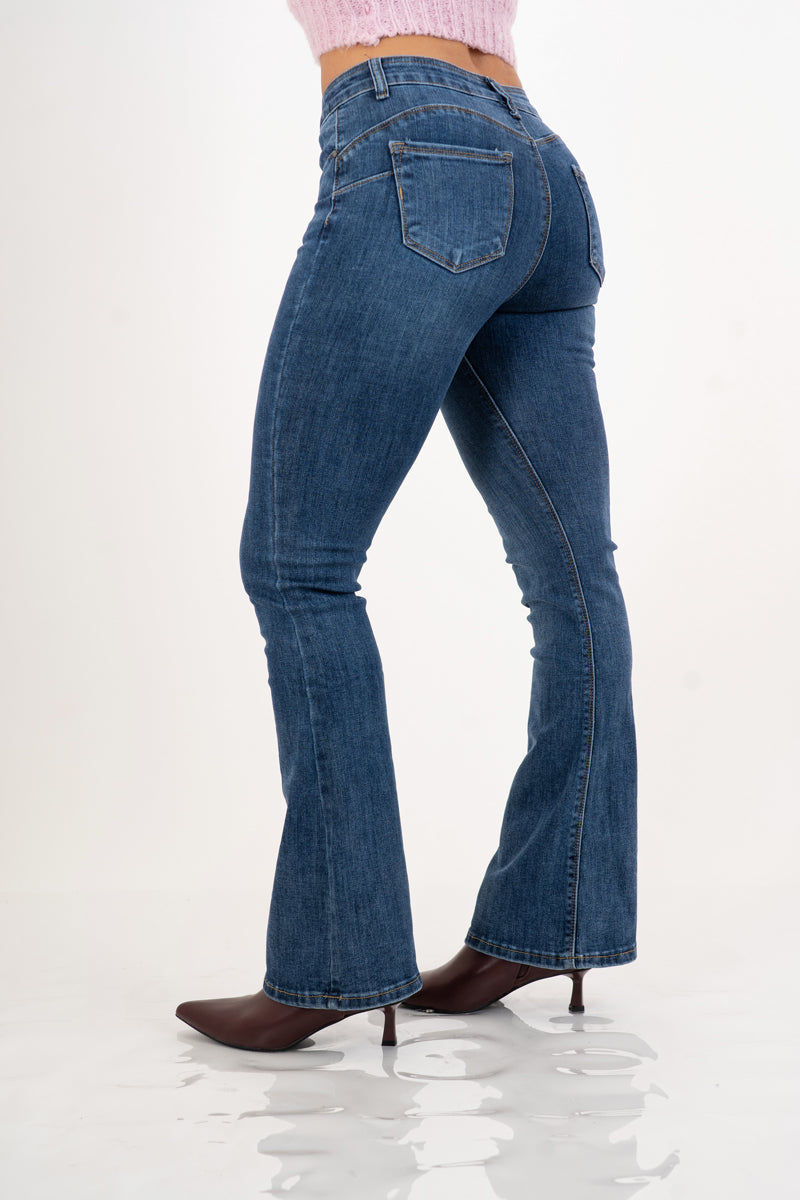 Jeans push-up elasticizzato a zampa lavaggio medio