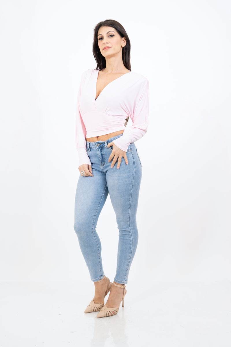 modella indossando Jeans skinny elasticizzato lavaggio chiaro a vita regolare colore