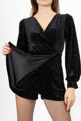 modella indossando Tutina velluto elasticizzato con punti luce e minigonna incrociata colore