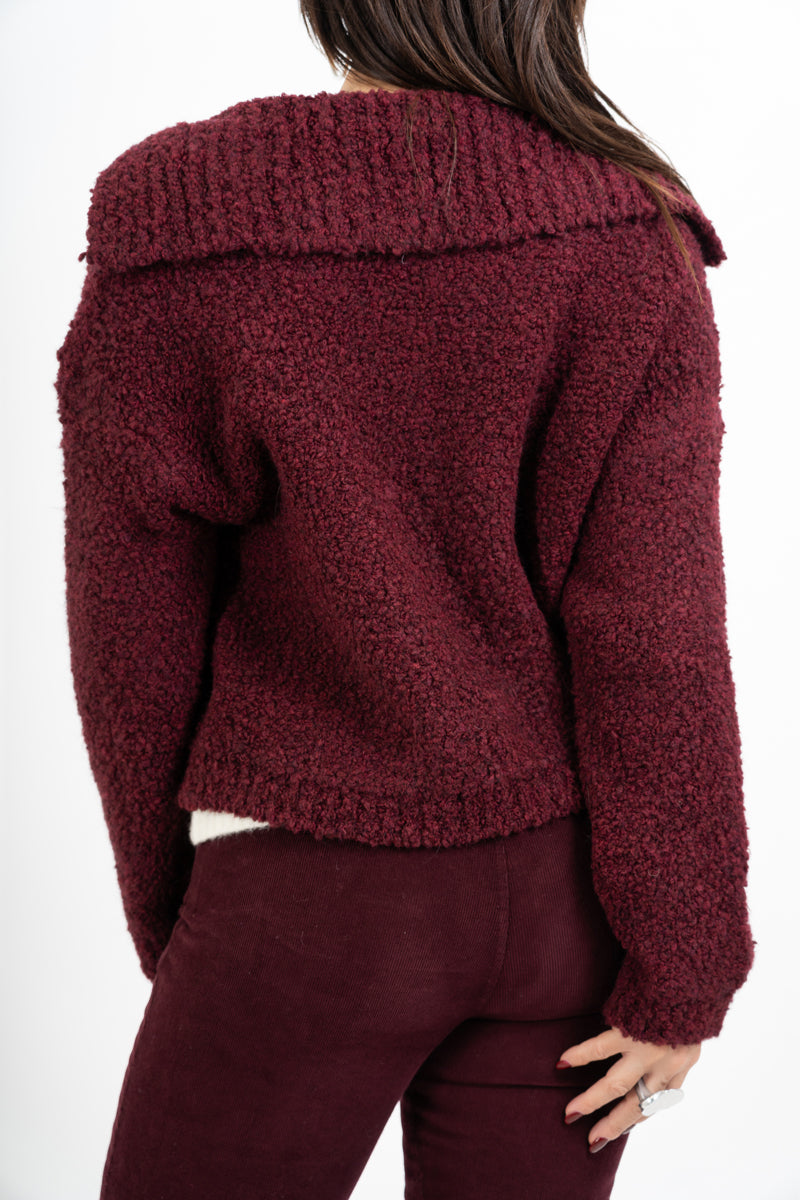 Giacca corta in filato bouclé con colletto e zip metallica