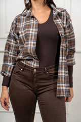 modella indossando Camicia Rivington Bracken in flanella tartan donna colore