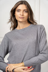 modella indossando Maglia Aster Lurex colore Grigio Unica