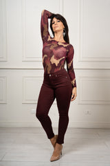 modella indossando Jeans skinny Bellamy push-up colore Borgogna