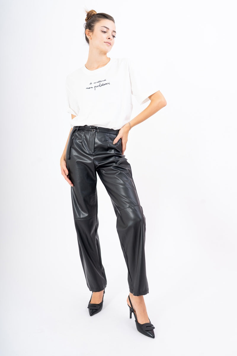 T-shirt in cotone con ricamo “di mattina non parlatemi”