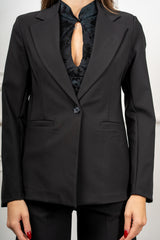modella indossando Giacca Sloane Nera colore