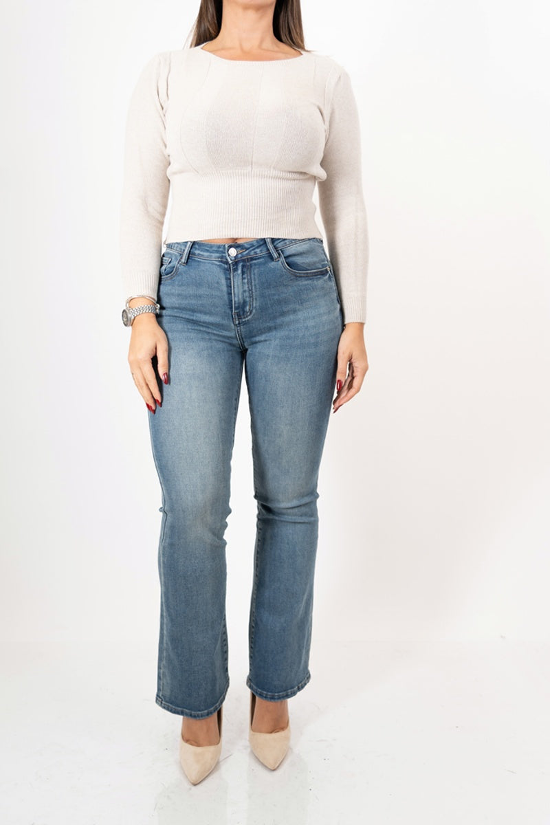 modella indossando Maglioncino Soft Lines con scollo barca colore