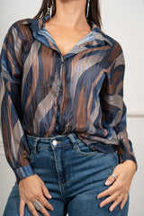 modella indossando Camicia Auralis colore
