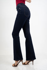 Jeans flare a vita media in denim elasticizzato con fondo a zampa.
