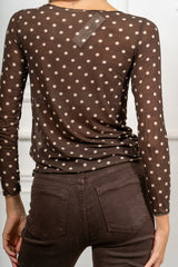 modella indossando Maglia Aveline colore