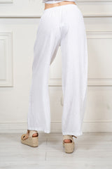 modella indossando Pantalone dritto in lino e viscosa coordinato colore