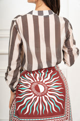 modella indossando Camicia Collo Coreana in Tencel a Righe Multicolor colore