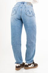 modella indossando Jeans balloon fit in denim – Lavaggio medio colore