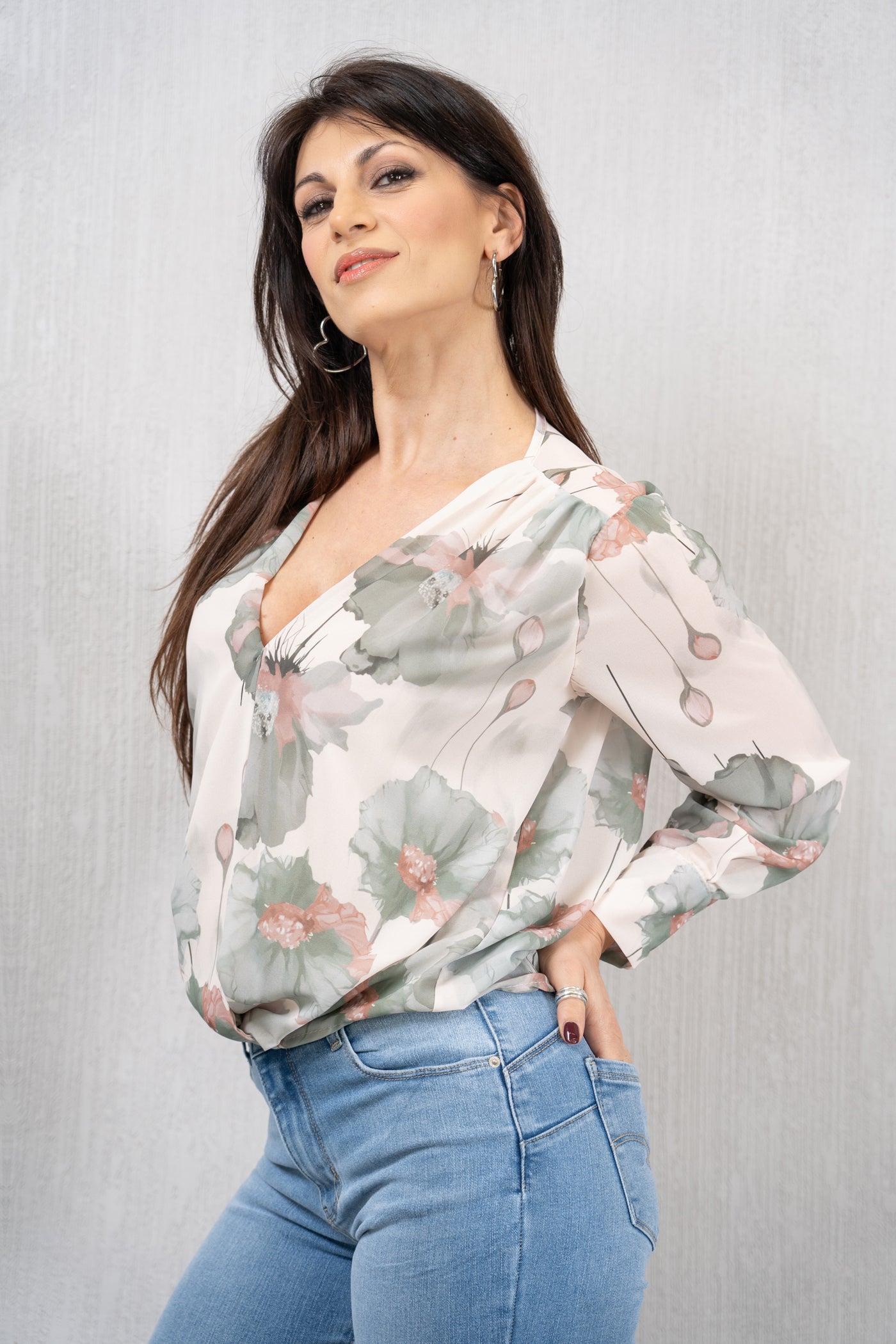 Blusa in georgette a fantasia fiorata con Scollo Incrocio