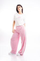 modella indossando Pantalone palazzo in felpa con bande laterali e vita elasticizzata colore