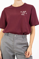 T-shirt in cotone con ricamo “mi mandi fuori di testa”