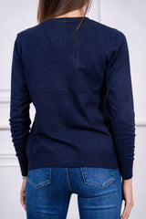modella indossando Cardigan Elowen scollo V colore