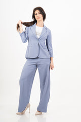 modella indossando Giacca avvitata rigata spinata celeste colore