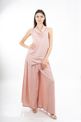 modella indossando Top lungo a fazzoletto con scollo sciallato in viscosa EasyWave no stiro colore