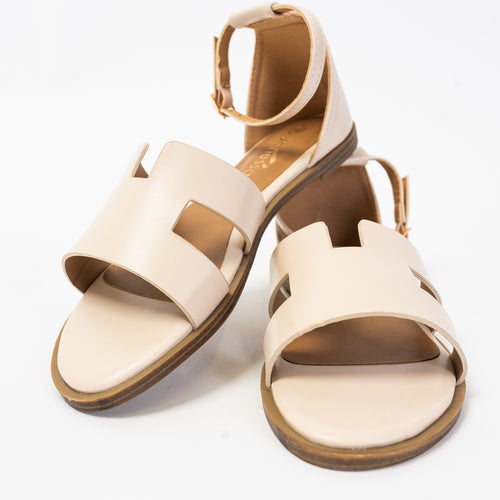 modella indossando Sandalo H-Cut Beige colore Beige