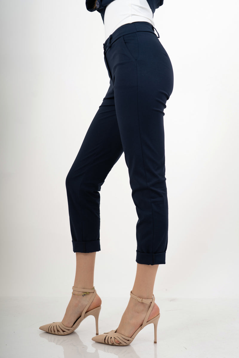 modella indossando Completo Misto Cotone Blu colore