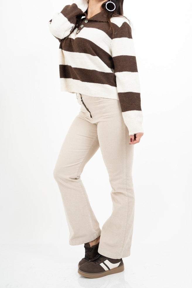 modella indossando Maglia a righe in misto lana modello polo Made in Italy colore