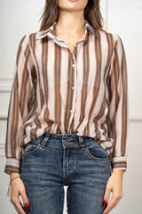 modella indossando Camicia Aldwych colore