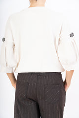 Maglia Balloon Chic con spilla gioiello