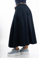 modella indossando Gonna midi con baschina e pieghe in cotone elasticizzato con cintura colore