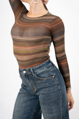 modella indossando Maglia a righe in misto cashmere Made in Italy colore