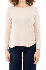 modella indossando Maglia Ampia in Misto Viscosa con Scollo Stondato colore Nude Unica