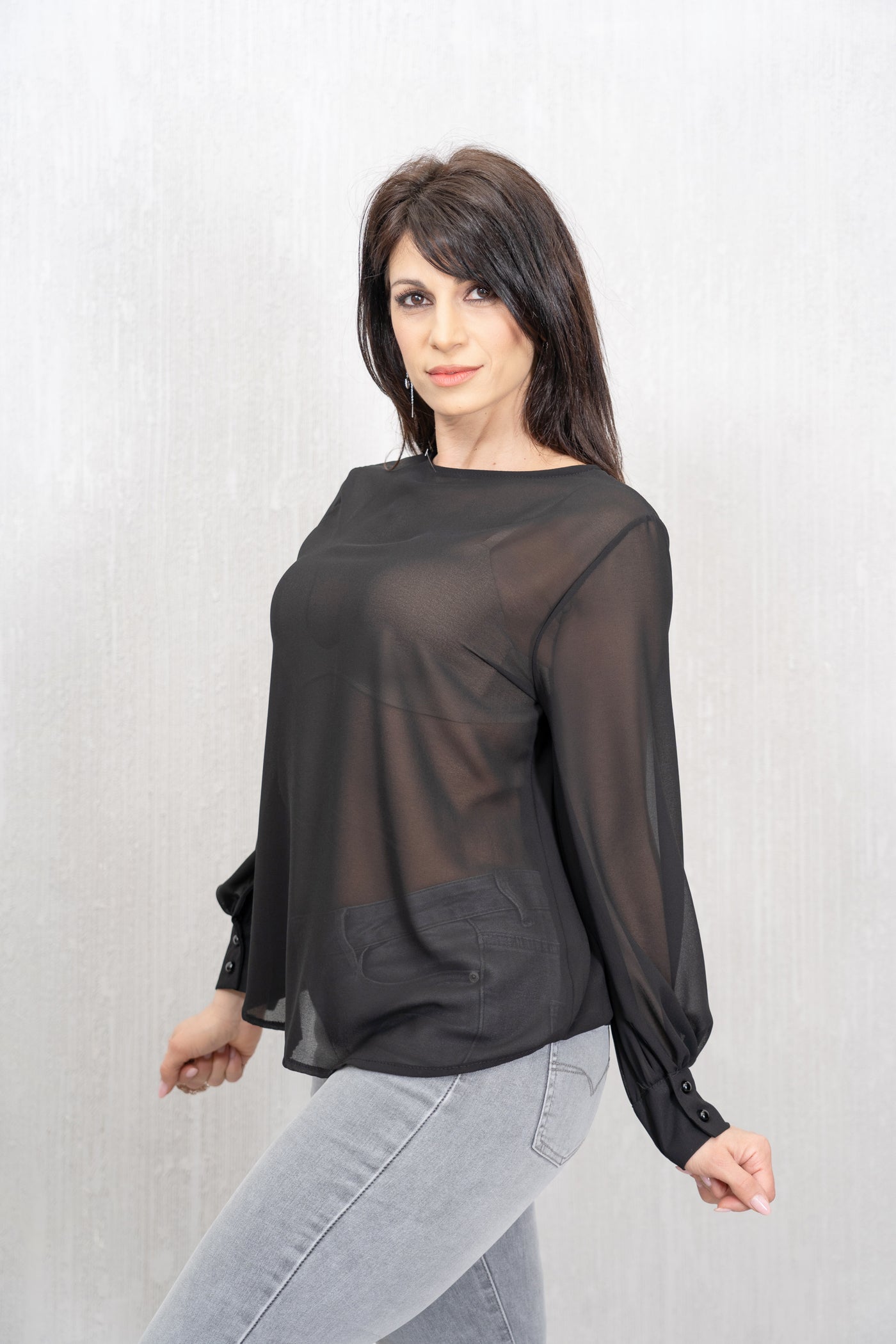 Blusa in georgette con pieghe frontali – Nera