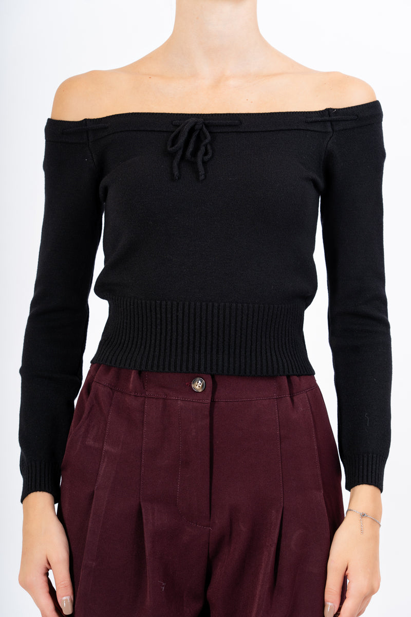Maglia crop off-shoulder con laccio