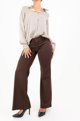 Pantalone svasato in crep con baschina alta Marrone