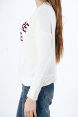 modella indossando Maglione girocollo con scritta “Ho sempre ragione” in misto lana Made in Italy colore