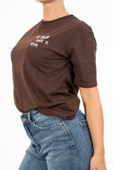 T-shirt in cotone con ricamo “mi mandi fuori di testa”