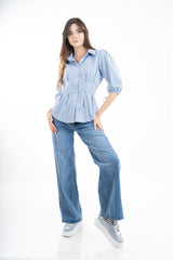 modella indossando Camicia rigata donna in cotone elasticizzato con vita arricciata e maniche a palloncino colore
