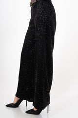 modella indossando Pantalone velluto con punti luce laminati colore