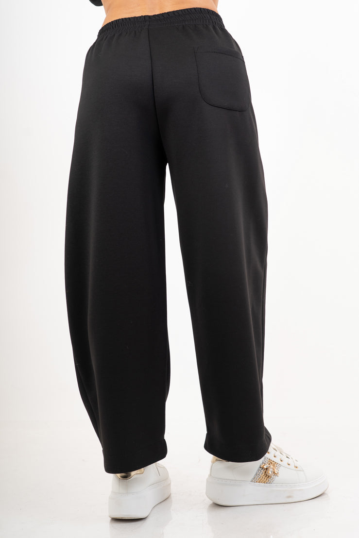 modella indossando Pantalone in misto viscosa con elastico in vita colore