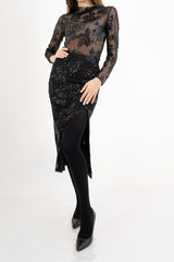 modella indossando Gonna lunga in microrete con paillettes e spacco laterale colore Nero Unica