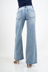 Jeans gamba dritta in denim leggero estivo a vita alta.