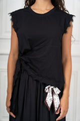 Maglia Asimmetrica con Fusciacca e Pizzo