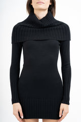 Abito in maglia con collo ampio a coste