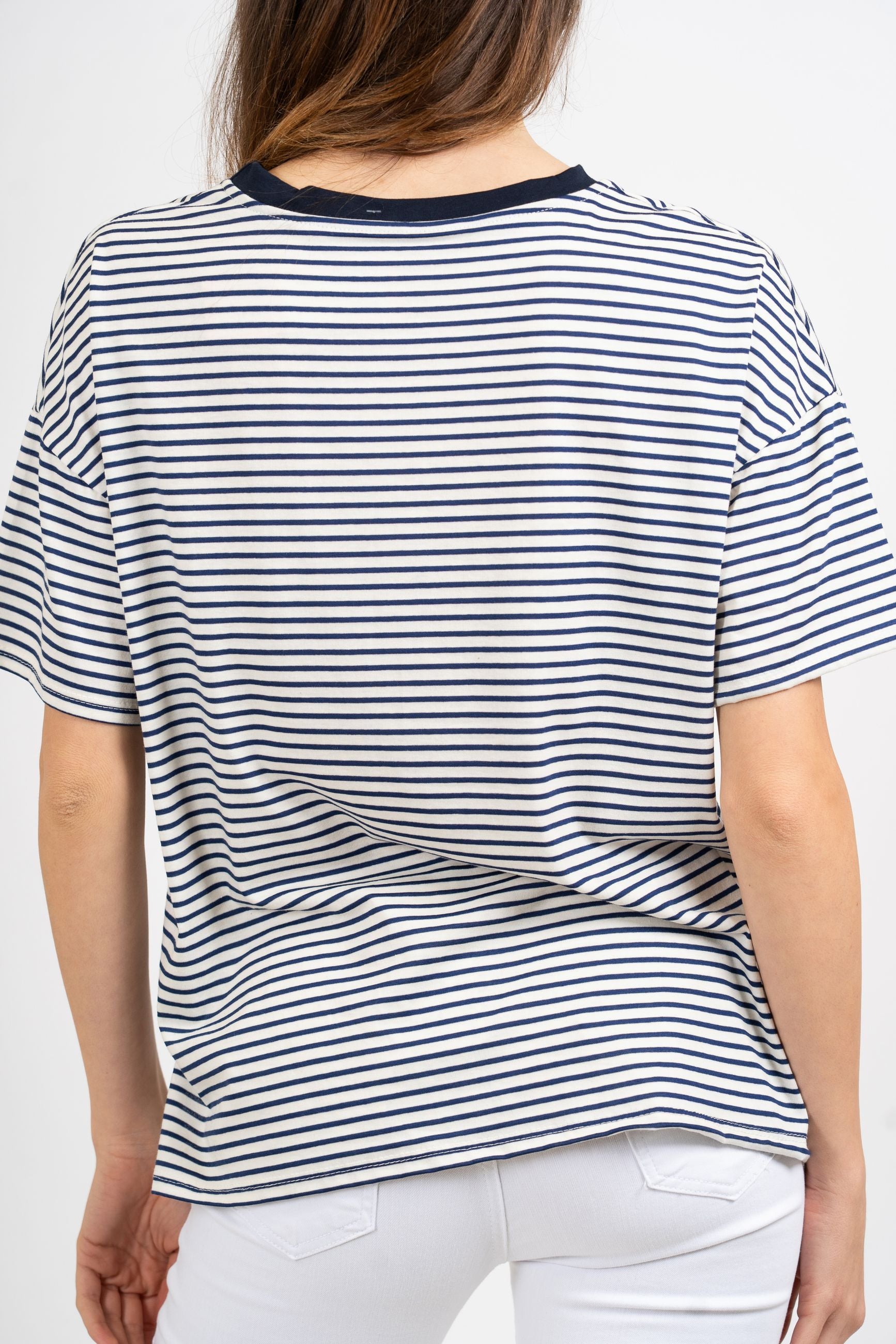 T-shirt rigata over con spacchetti.